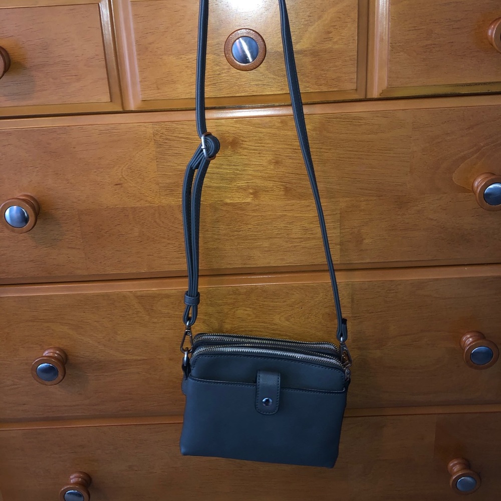 Cross body gray purse